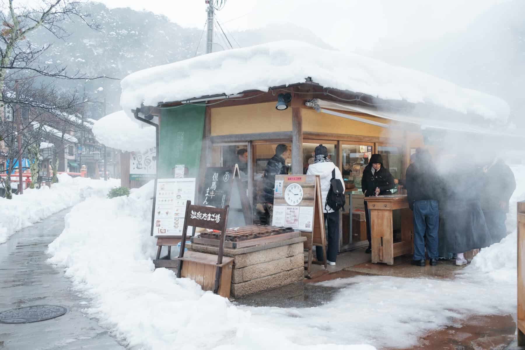 雪中的溫泉街