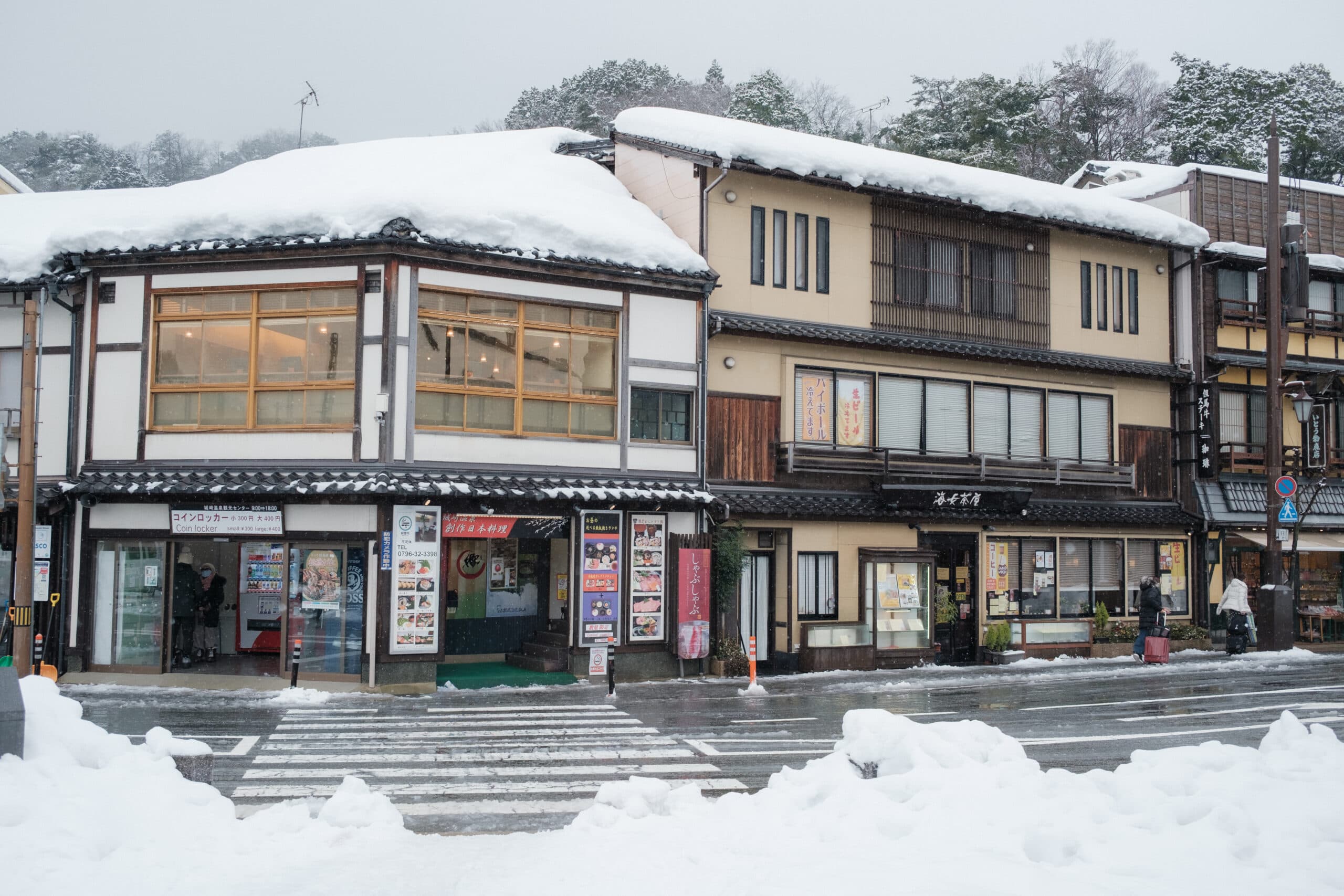 雪中的溫泉街