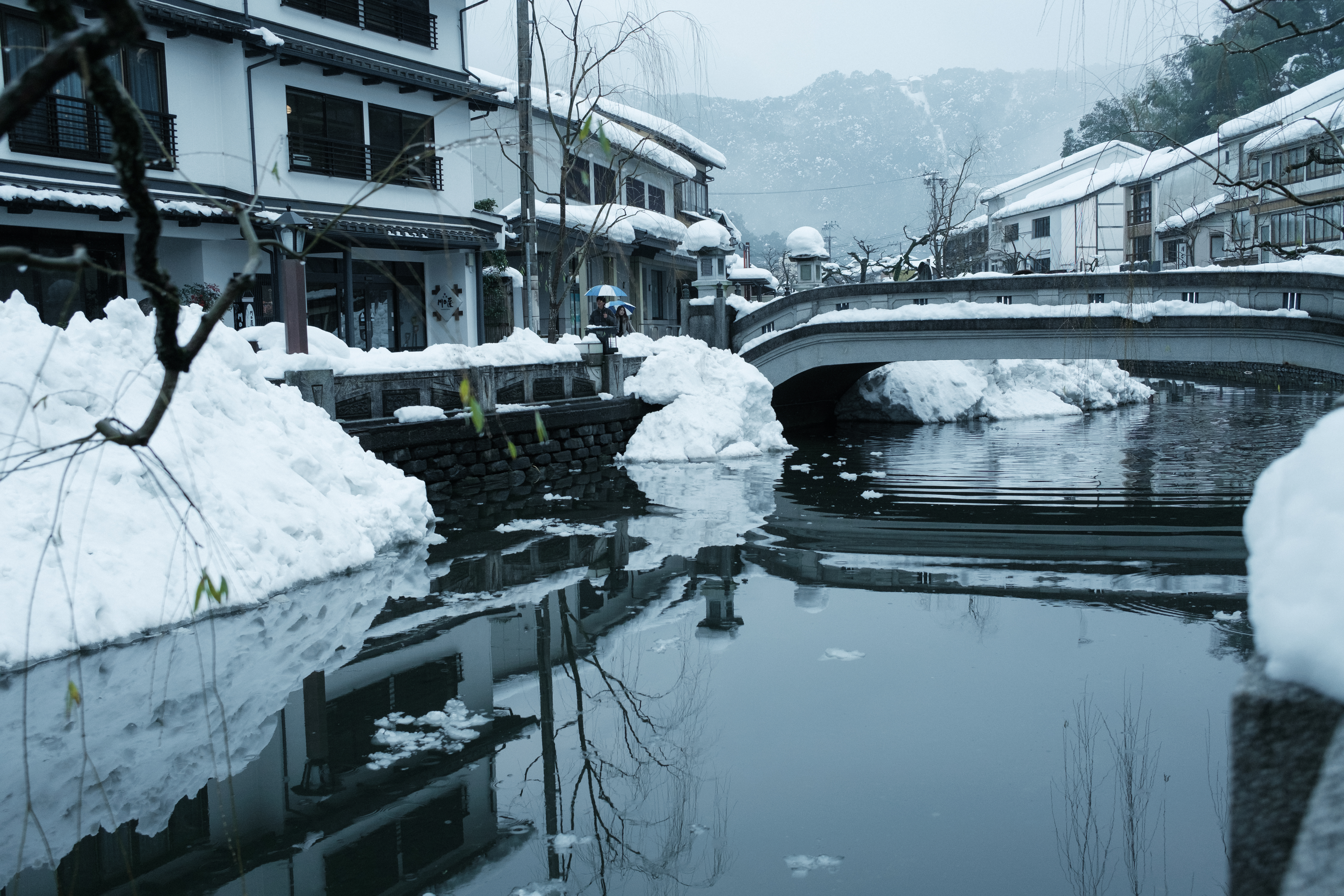 雪中的溫泉街